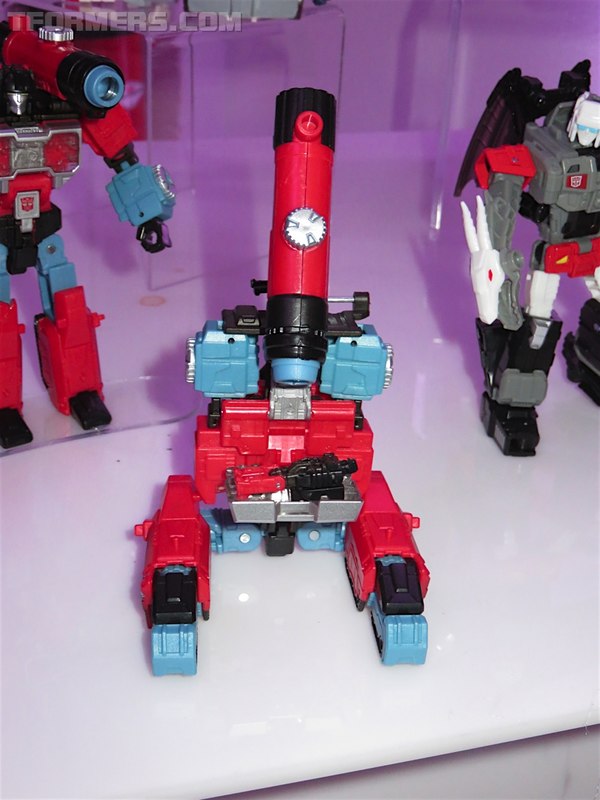 NYCC 2016   First Look At Sixshot, Broadside, Sky Shadow, Perceptor, And More Transformers  (76 of 137)